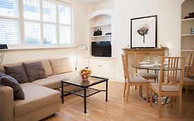 Victoria Station Apartment